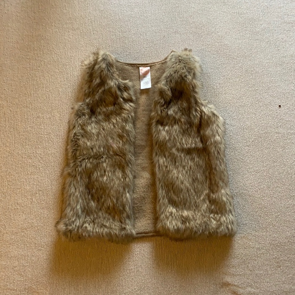 Girls WONDER NATION faux fur sleeveless vest. Size 6/6x/S.